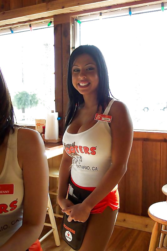 Hooter girl with huge tits