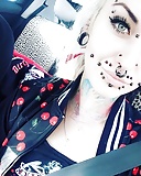 Sexy_girls_with_heavily_pierced_faces (3/7)