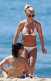 Britney_Spears_Bikini_in_Hawaii_4-11-17 (2/6)