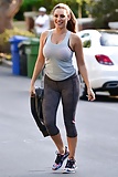 Kelly_Brook_Ass_In_Leggings_And_Jeans_3_ HQ _ (28/38)