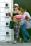 Kate Hudson leaves a dance studio in LA 8-6-17 (14)