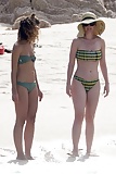 Katy_Perry_bikini_candids_at_the_beach_5-8-17 (14/52)