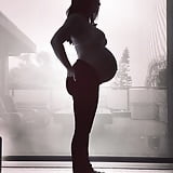 Jennifer Love Hewitt (IG) Pregnant throwback 9-8-17 (1)