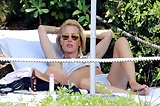 Gillian_Anderson_Bikini_on_vacation_in_Portofino_6-21-17_HQ (4/20)