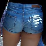 Teen_girls_ass_ _butts_in_summer_shorts (21/24)