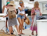 Kate_Hudson_Goldie_Hawn_and_Amy_Schumer_in_Hawaii_5-29-16 (33/37)