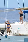 Kate_Hudson_Goldie_Hawn_and_Amy_Schumer_in_Hawaii_5-29-16 (26/37)