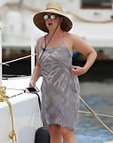 Kate Hudson  Goldie Hawn and Amy Schumer in Hawaii 5-29-16 (7/37)