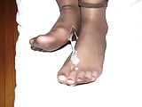 Feet_in_Pantyhose_and_Nylon (2/55)