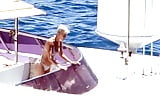Katy_Perry_Bikini_on_a_yacht_in_Italy_7-11-17_ (3/10)