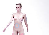 Miley_Cyrus_Shows_Her_Pussy (3/5)