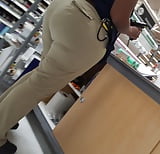 Wal-Mart_Creep_shot_huge_ass_employee (26/26)
