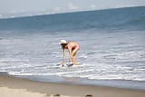 _Alessandra_Ambrosio_at_the_beach_in_Malibu_8-9-19 (4/21)
