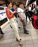 braless_hottie_on_the_NYC_subway_voyeur (13/19)