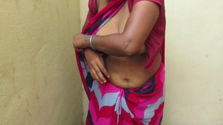 tamil_aunty_standing_to_show_her_boobs__very_hot (24/55)