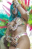 Rihanna_In_Sexy_Carnival_Outfit (16/18)