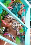Rihanna_In_Sexy_Carnival_Outfit (8/18)