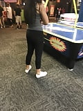 Sexy_little_Latina_teen_in_leggins_at_the_arcade (16/35)