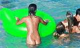 Nude_youngsters_have_fun_at_the_sea (5/20)
