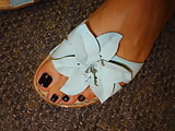 Feet_and_Toes_in_Heels_and_Sandals_and_Flipflops (42/48)