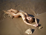 Dirty-blonde_SEXY_beach_goddess (24/33)