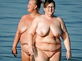 fat_woman_on_the_beach (1/13)
