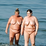 fat_woman_on_the_beach (8/13)