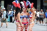 Topless_bodypainted_on_Times_Square (11/53)