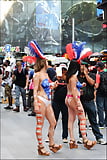 Topless_bodypainted_on_Times_Square (20/53)