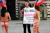 Topless_bodypainted_on_Times_Square (6/53)