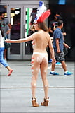 Topless_bodypainted_on_Times_Square (7/53)