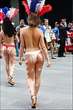 Topless_bodypainted_on_Times_Square (8/53)