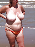 bbw_topless_beach (21/46)