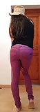 Cosplay_girl_in_several_trousers_Maedchen_in_Hosen (12/50)