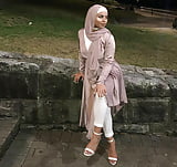 Sexy 18yr old Paki Hijabi Teen Pretty White Toes (6)