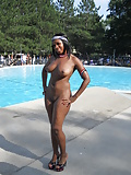 Ebony_Naked_Outside_Hot_Body (6/34)