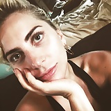 Gaga_pics_with_without_makeup (5/25)