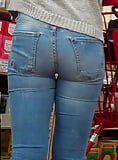 Her_ass_in_jeans_showing_off_her_round_butt (17/70)