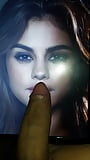 Selena_Gomez_cocked (5/6)