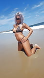 Hot_MILF_wife_playing_on_the_beach (7/14)