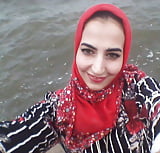 Moroccan_hijab_girl_sent_me_nudes (1/2)