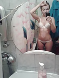 pretty_girl_taking_pictures_in_the_room_-_amateur (6/24)