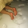 Zena_bosa_u_snegu_2_Wife_barefeet_in_snow_2 (2/12)