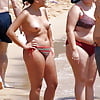 Topless_girls_at_the_beach (4/8)