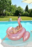 Sexy_blonde_Alecia_Fox_lounges_in_the_pool_in_a_bikini_before_sex_with_her_man (1/12)