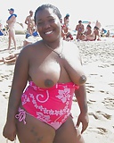 Big_nippled_women_at_the_beach_4 (1/44)