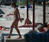 Teen_nudist_at_the_beach_and_on_the_road (13/13)