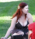 Candid_Busty_Redhead_Cleavage (2/8)