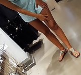 candid fr's hot legs & toes at shopping (20)