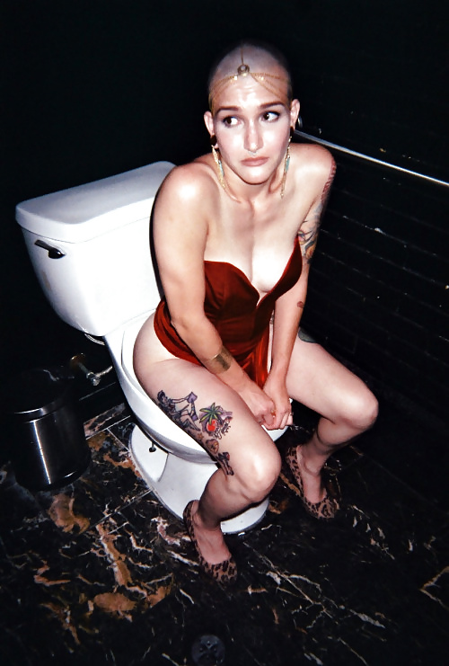 Girls Sitting On The Toilet Megamix (5/60)